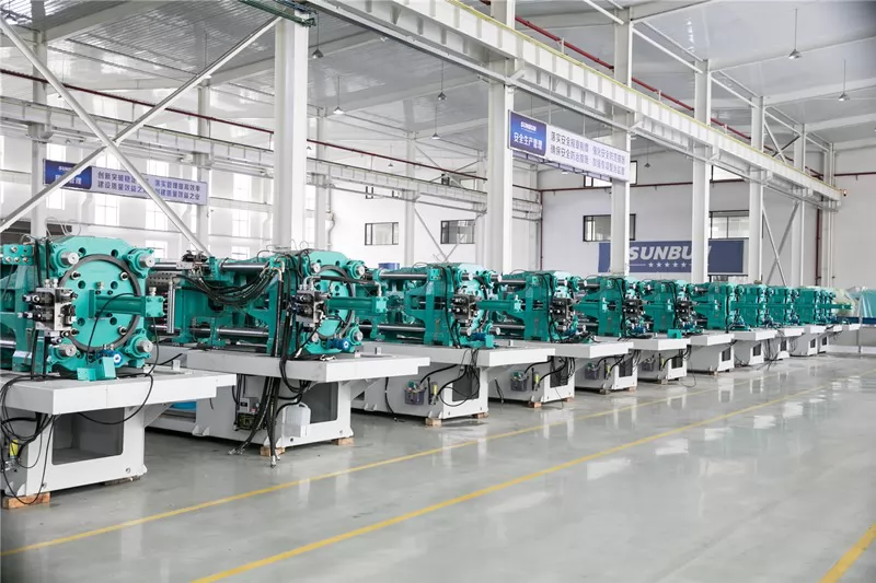 Machine de moulage par injection en Chine